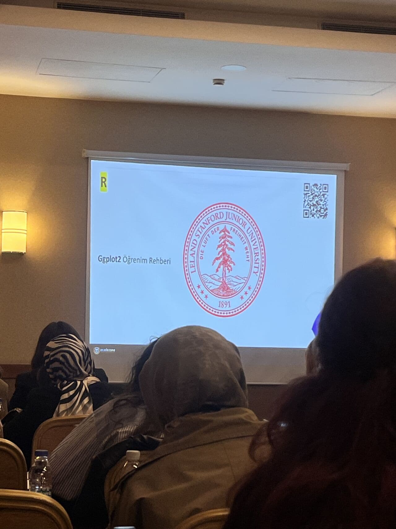Acadezone ekibi eğitim programında