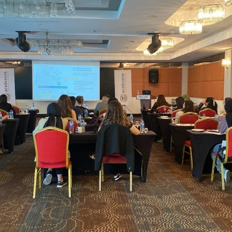 Acadezone eğitim programından bir seminer oturumu