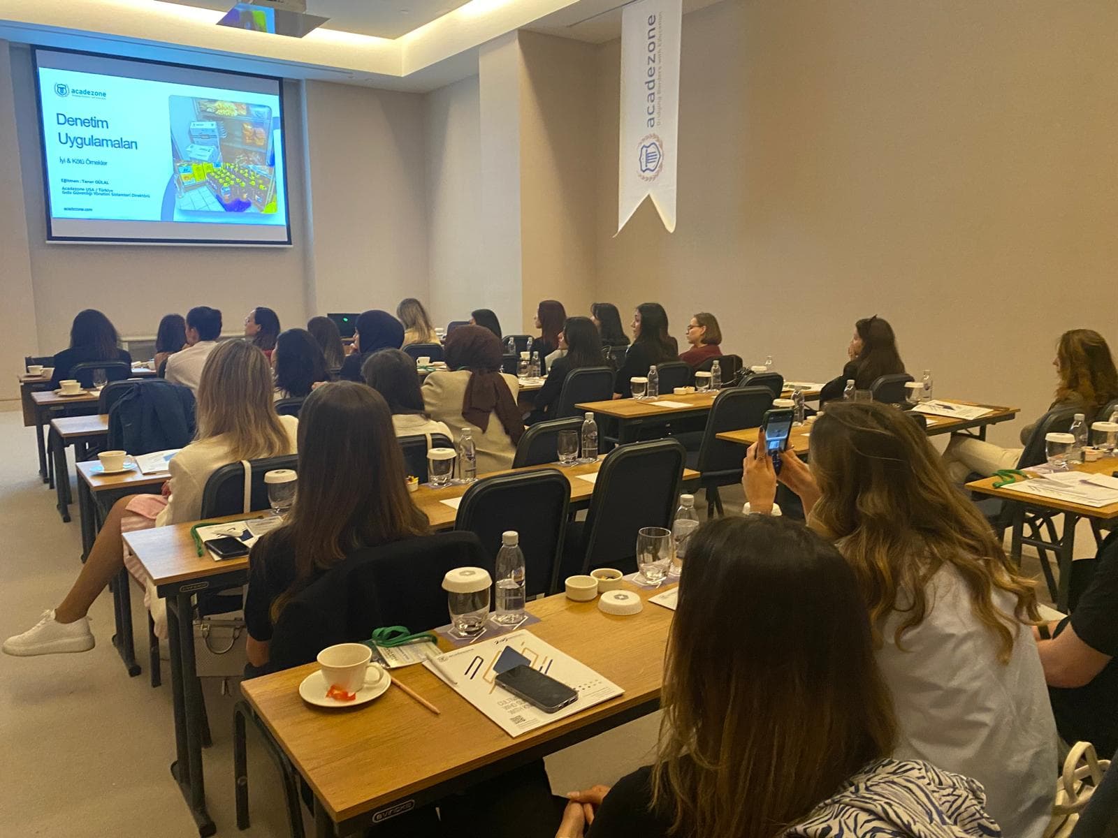 Acadezone Denetim Uygulamaları eğitiminden bir oturum