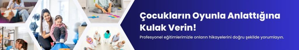 Oyun terapisti ve çocuk oyun kartlarıyla